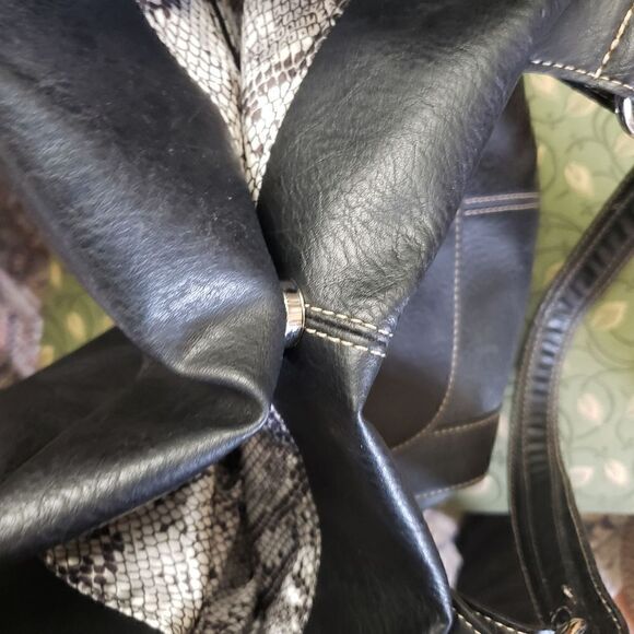 EMILIE M. Faux Leather Classic Tote Bag - Picture 6 of 8